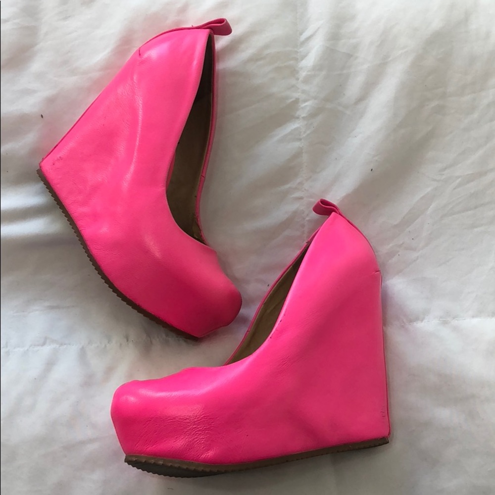 NEON PINK Aldo Wedges 💕